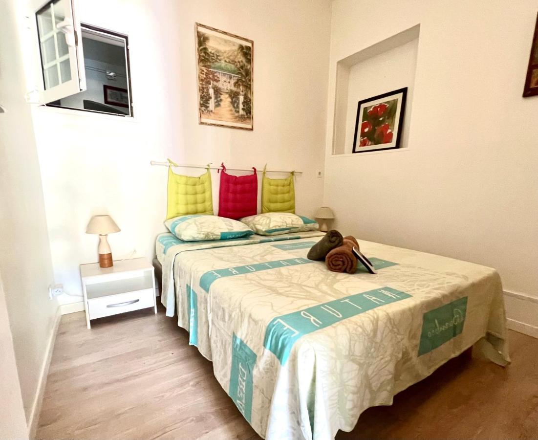 Ti Cabanon. Appartement Vue Mer A Deshaies. Exterior photo